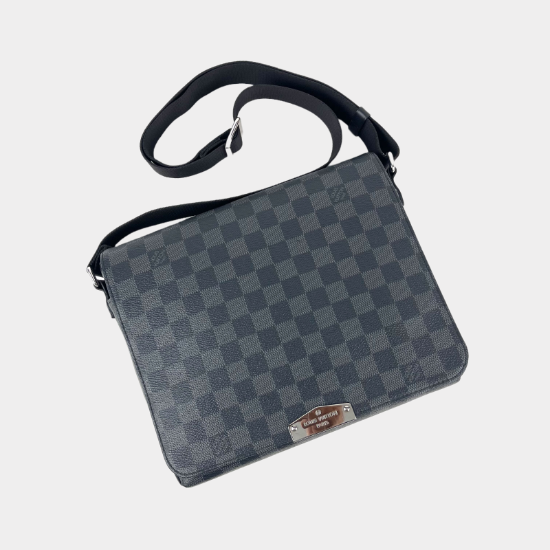 LOUIS VUITTON District Messenger PM Graphite - Logoexplore - Image 4