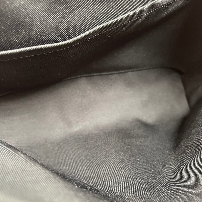 LOUIS VUITTON District Messenger PM Graphite - Logoexplore - Image 9