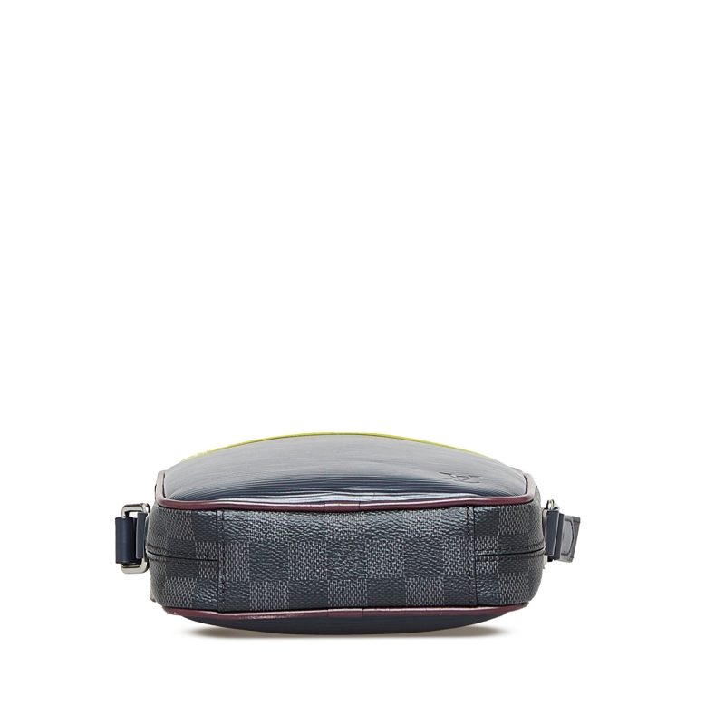 LOUIS VUITTON Epi Danube Crossbody Bag - Logoexplore - Image 4