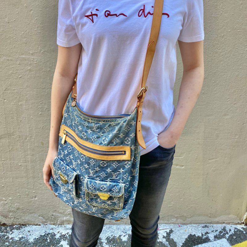 LOUIS VUITTON Denim Monogram Denim Baggy GM Bag - Logoexplore - Image 4