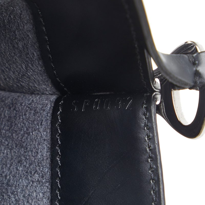 LOUIS VUITTON Epi Demi Lune Pochette Baguette - Logoexplore - Image 7