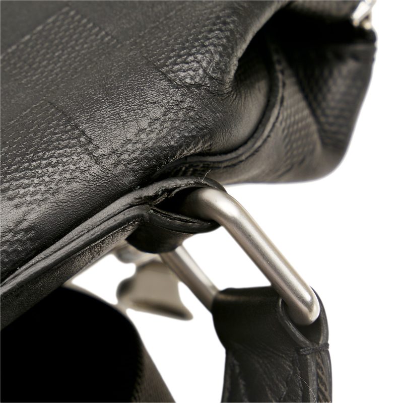 Louis Vuitton Damier Infini Discovery Messenger Crossbody Bag - Logoexplore - Image 2