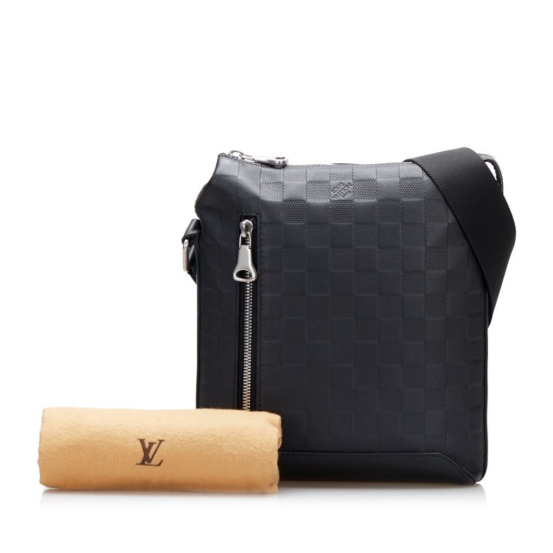 Louis Vuitton Damier Infini Discovery Messenger Crossbody Bag - Logoexplore - Image 4