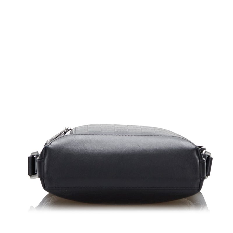 Louis Vuitton Damier Infini Discovery Messenger Crossbody Bag - Logoexplore - Image 7
