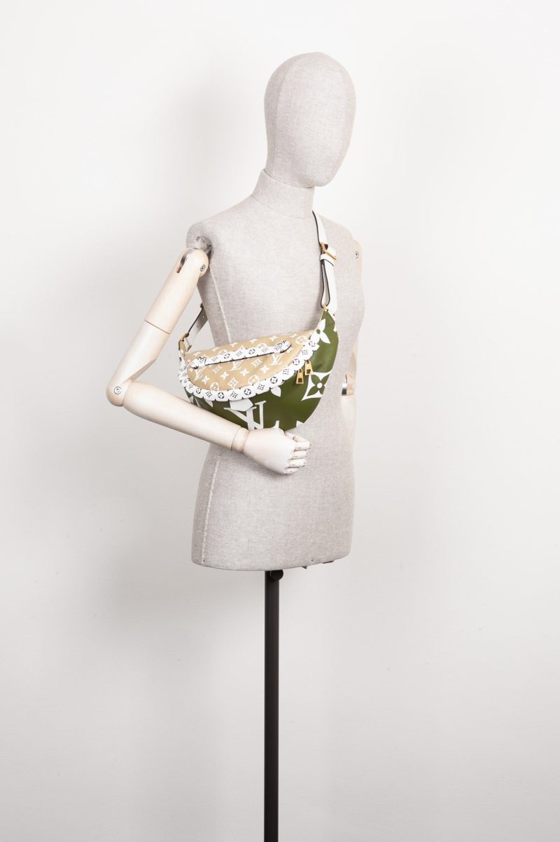LOUIS VUITTON Bum Bag MNG Giant - Logoexplore - Image 2