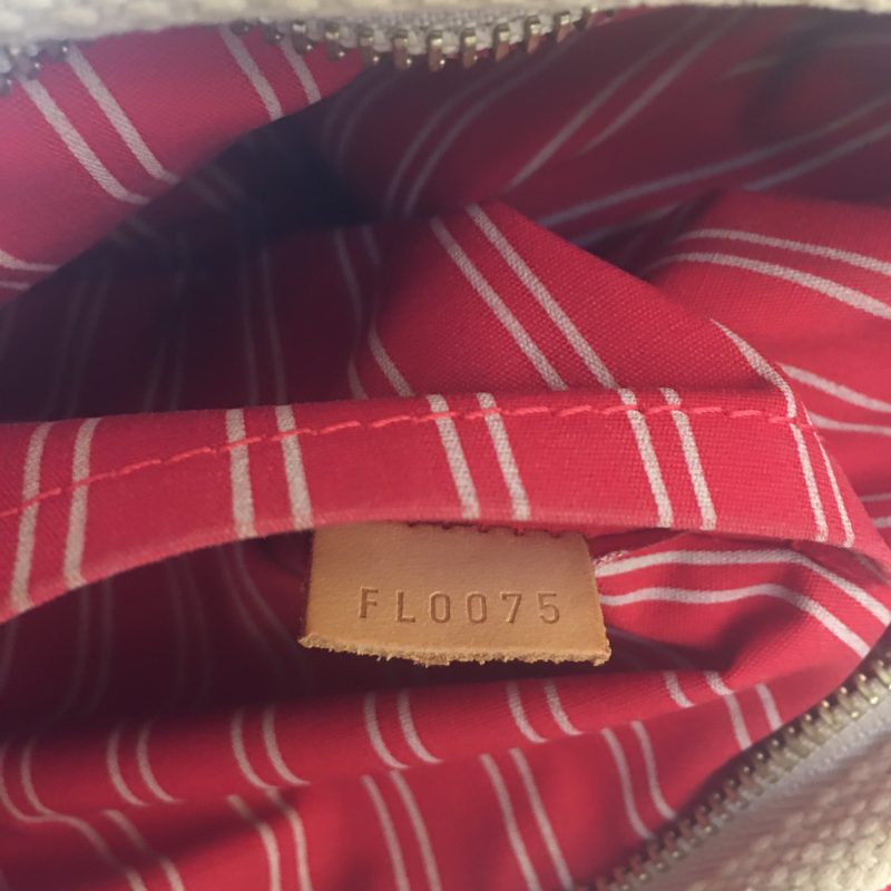 LOUIS VUITTON Handbag in Beige Fabric - Logoexplore - Image 9