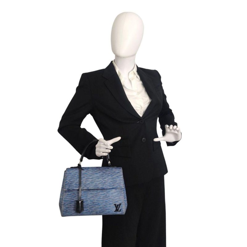 LOUIS VUITTON Cluny bag in light blue epi leather - Logoexplore - Image 9