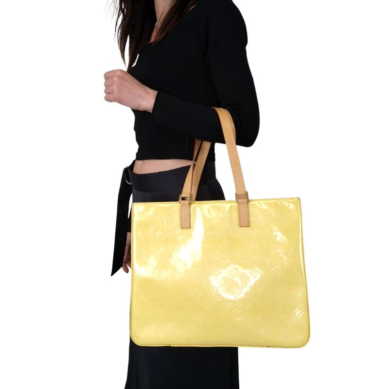 LOUIS VUITTON Colombus shopper shoulder bag in patent leather - Logoexplore - Image 8
