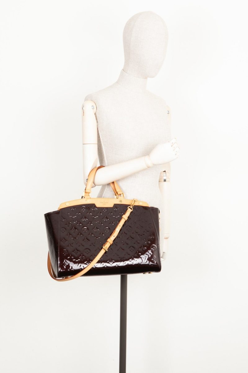 LOUIS VUITTON Brea GM Bag Vernis Amarante - Logoexplore - Image 2