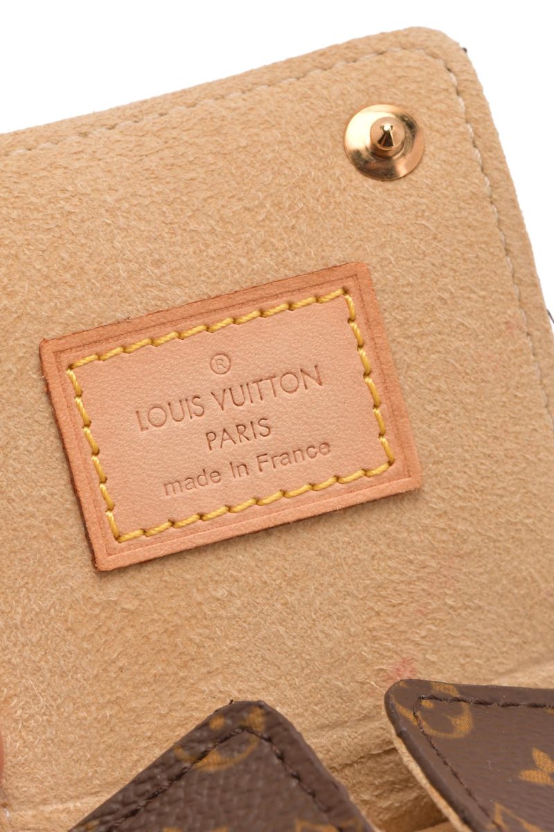 LOUIS VUITTON Empreinte 18K Yellow Gold Wide Band Ring - Logoexplore - Image 5