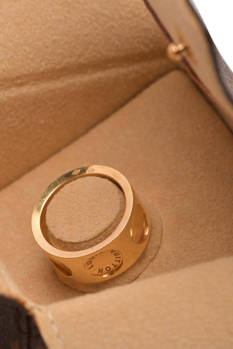 LOUIS VUITTON Empreinte 18K Yellow Gold Wide Band Ring - Logoexplore - Image 4