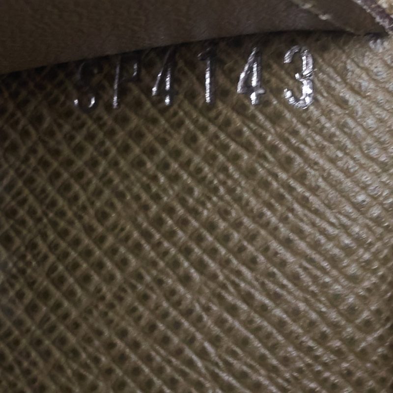 LOUIS VUITTON Brazza Taiga Leather Wallet - Logoexplore - Image 9