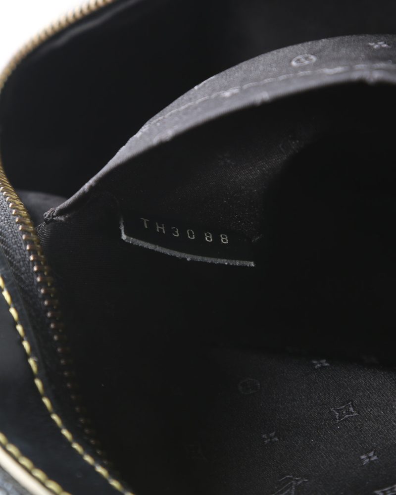 LOUIS VUITTON Black Suhali Leather Le Radieux Shoulder Bag - Logoexplore - Image 8