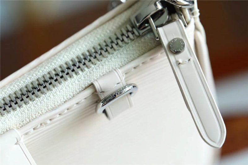 Louis Vuitton Easy Pouch On Strap Bag - Logoexplore - Image 8