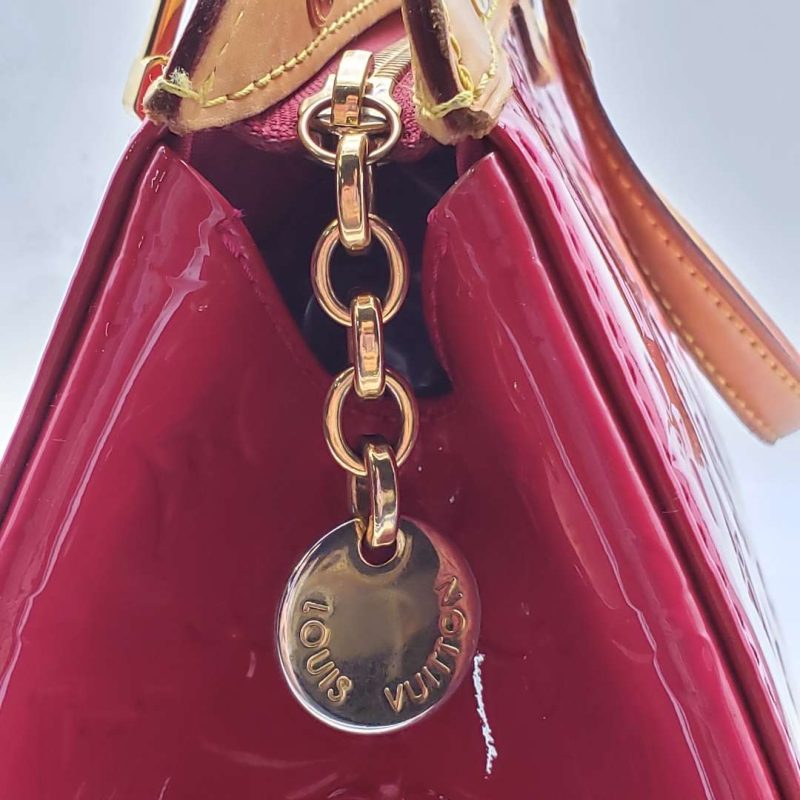 Louis Vuitton Brea MM Vernis Shoulder Bag - Logoexplore - Image 9