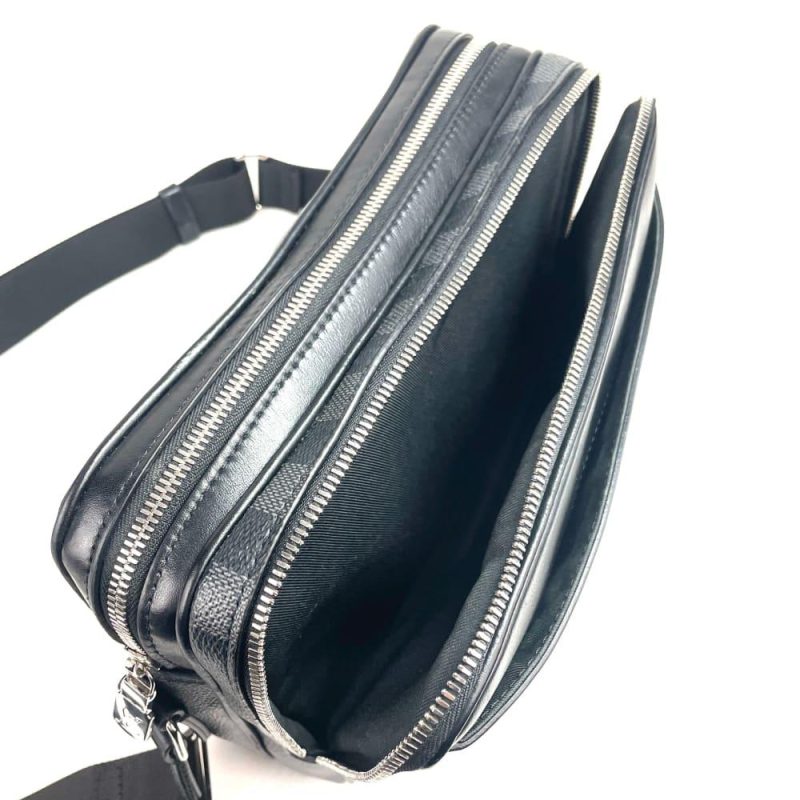 LOUIS VUITTON Damier Graphite Trocadero Messenger PM - Logoexplore - Image 4