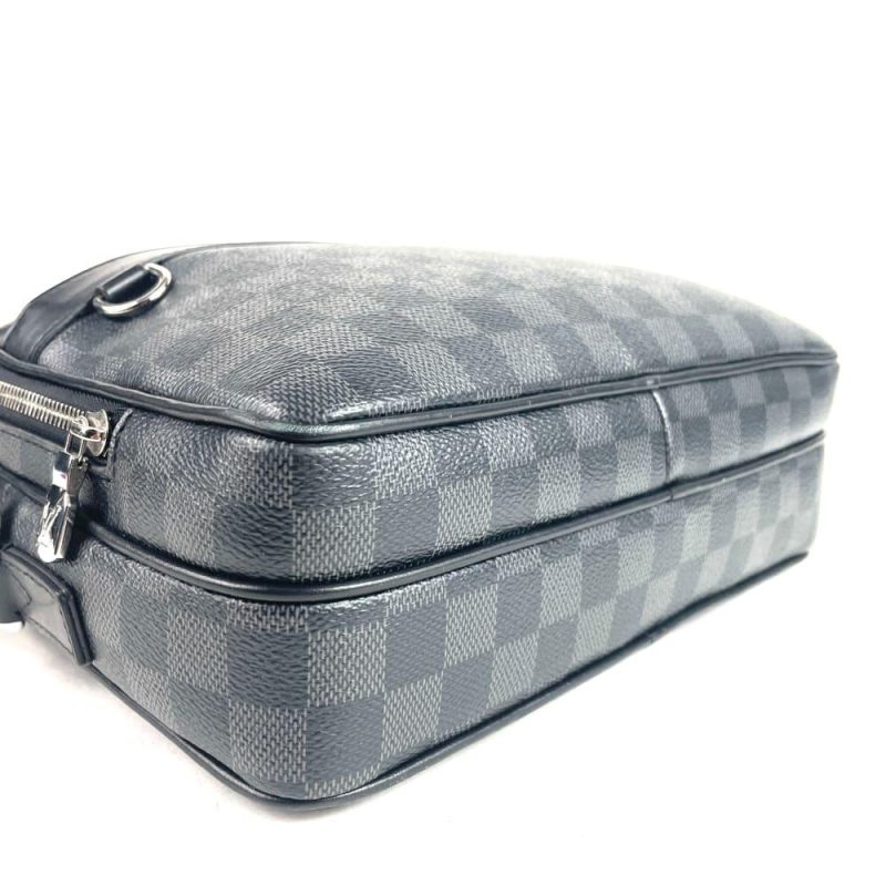 LOUIS VUITTON Damier Graphite Trocadero Messenger PM - Logoexplore - Image 6