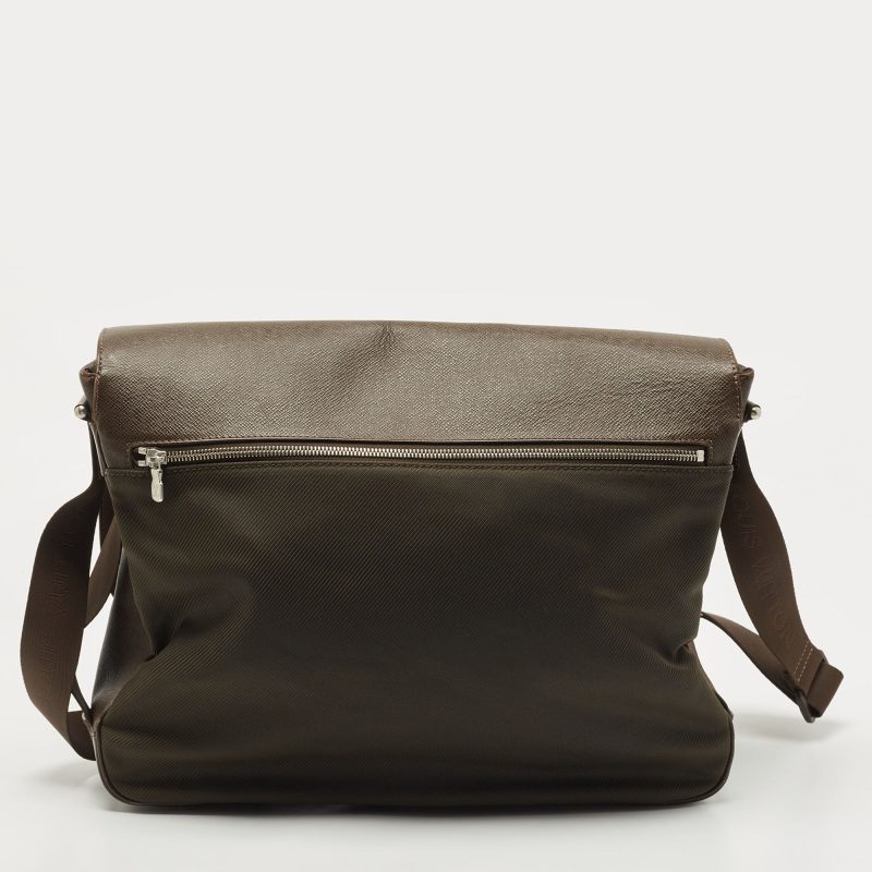 LOUIS VUITTON Black/Green Taiga Leather Dersou Messenger Bag - Logoexplore - Image 4