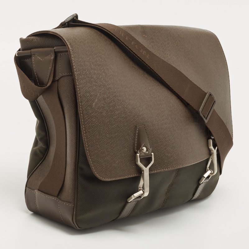 LOUIS VUITTON Black/Green Taiga Leather Dersou Messenger Bag - Logoexplore - Image 3