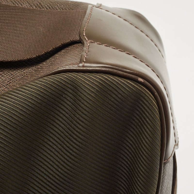 LOUIS VUITTON Black/Green Taiga Leather Dersou Messenger Bag - Logoexplore - Image 7