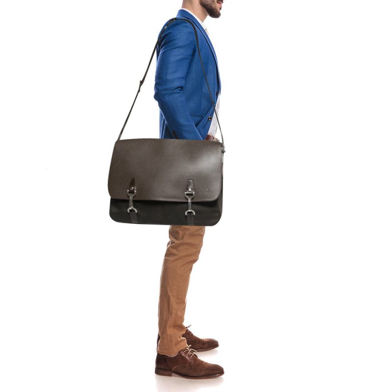 LOUIS VUITTON Black/Green Taiga Leather Dersou Messenger Bag - Logoexplore - Image 2