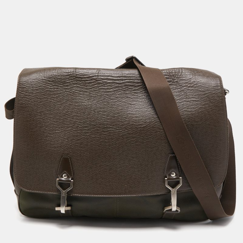 LOUIS VUITTON Brown/Green Taiga Leather Dersou Messenger Bag - Logoexplore