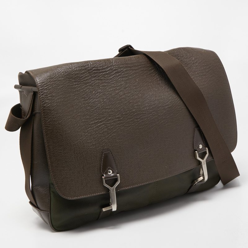 LOUIS VUITTON Brown/Green Taiga Leather Dersou Messenger Bag - Logoexplore - Image 3