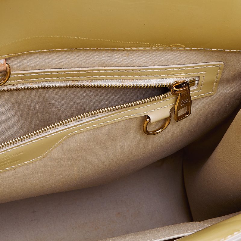 Louis Vuitton Blanc Corail Monogram Vernis Catalina EW Bag - Logoexplore - Image 7