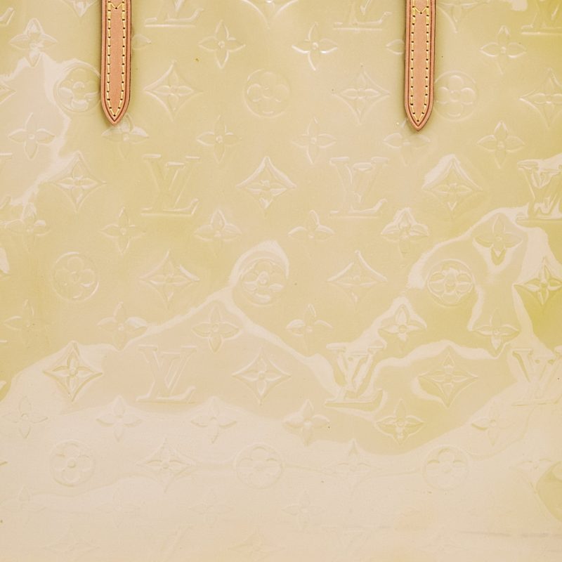 Louis Vuitton Blanc Corail Monogram Vernis Catalina EW Bag - Logoexplore - Image 5