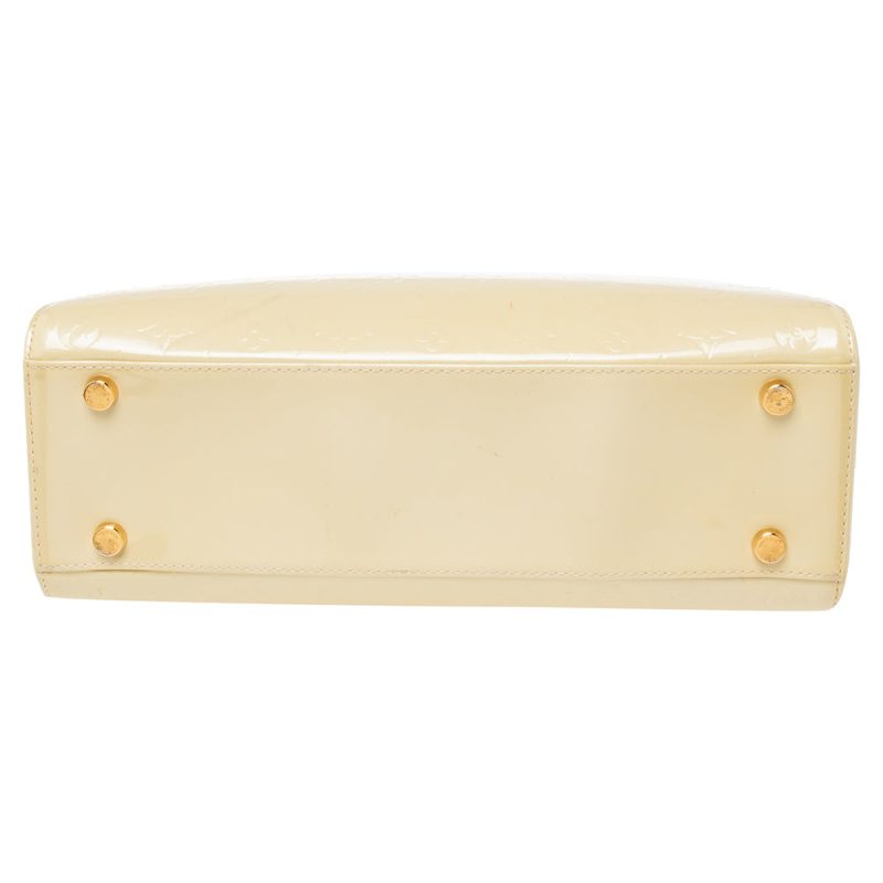 Louis Vuitton Blanc Corail Monogram Vernis Brea GM Bag - Logoexplore - Image 7