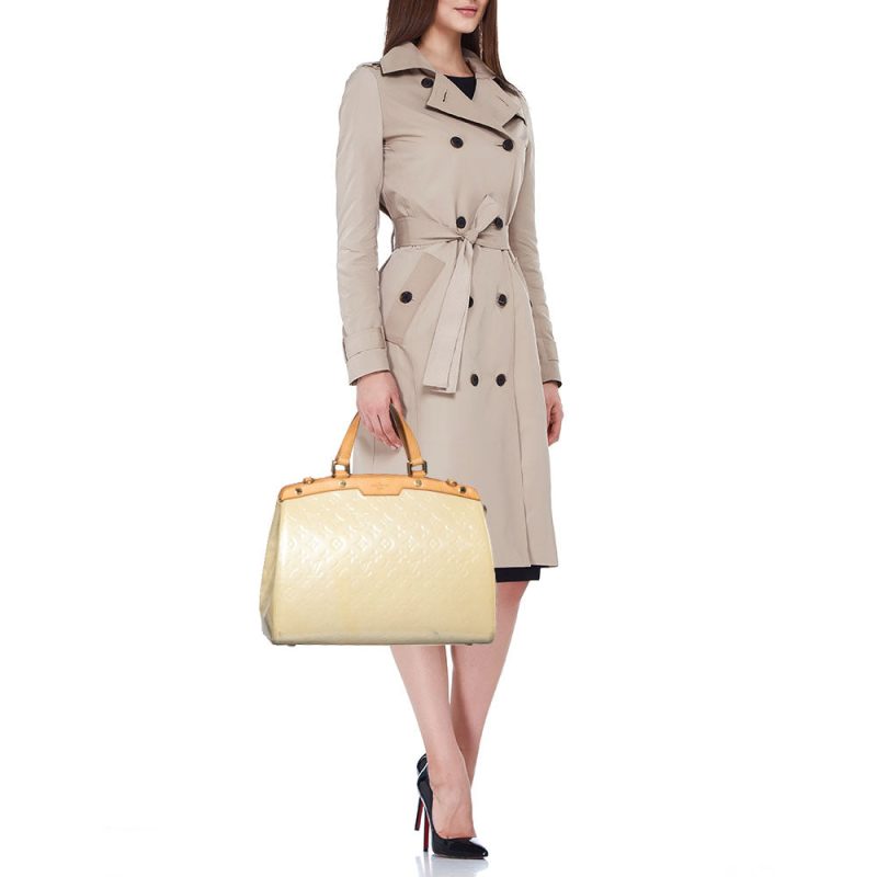 Louis Vuitton Blanc Corail Monogram Vernis Brea GM Bag - Logoexplore - Image 2