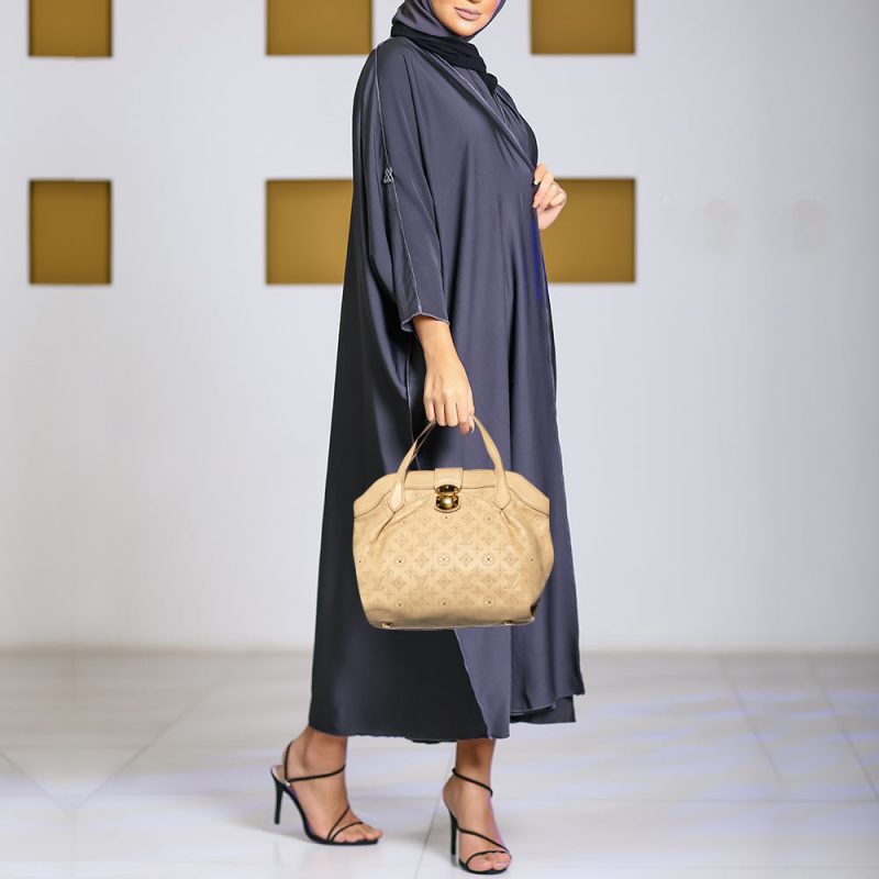 Louis Vuitton Coquill Monogram Mahina Leather Cirrus PM Bag - Logoexplore - Image 2