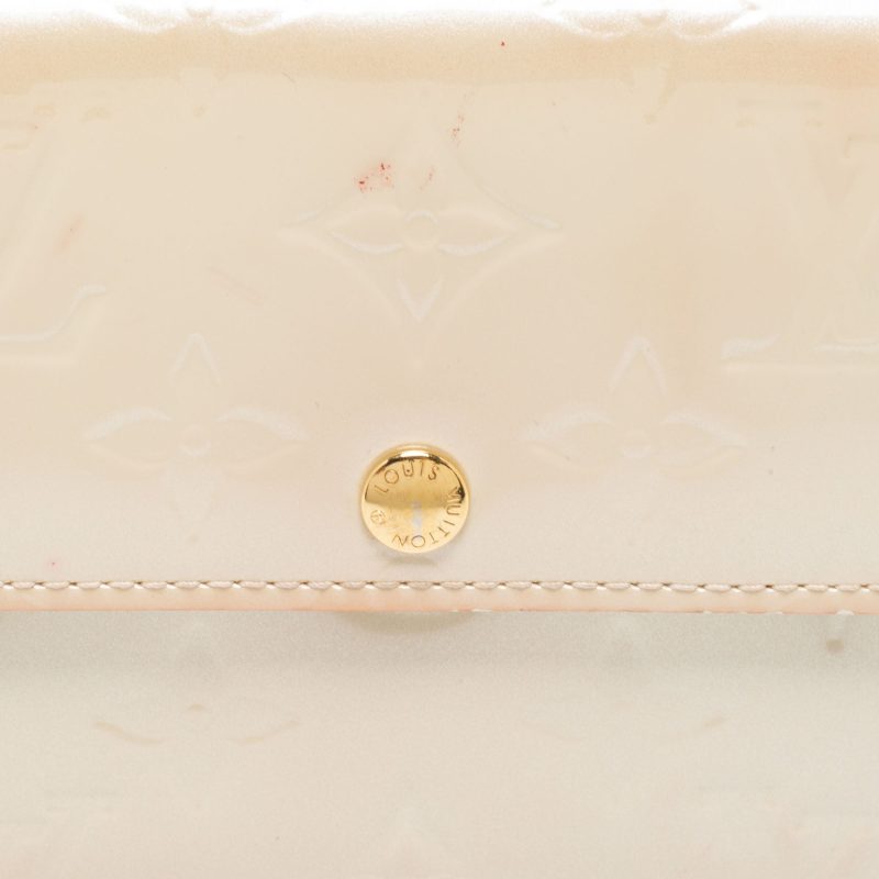 Louis Vuitton Blanc Corail Monogram Vernis Leather Sarah Wallet - Logoexplore - Image 6