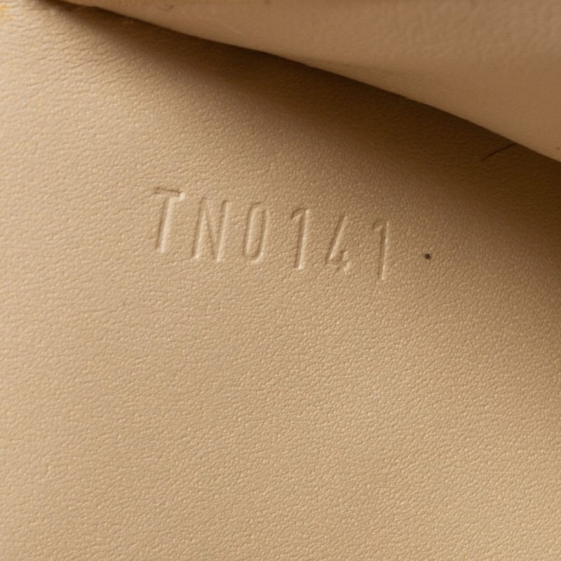 Louis Vuitton Blanc Corail Monogram Vernis Leather Sarah Wallet - Logoexplore - Image 8