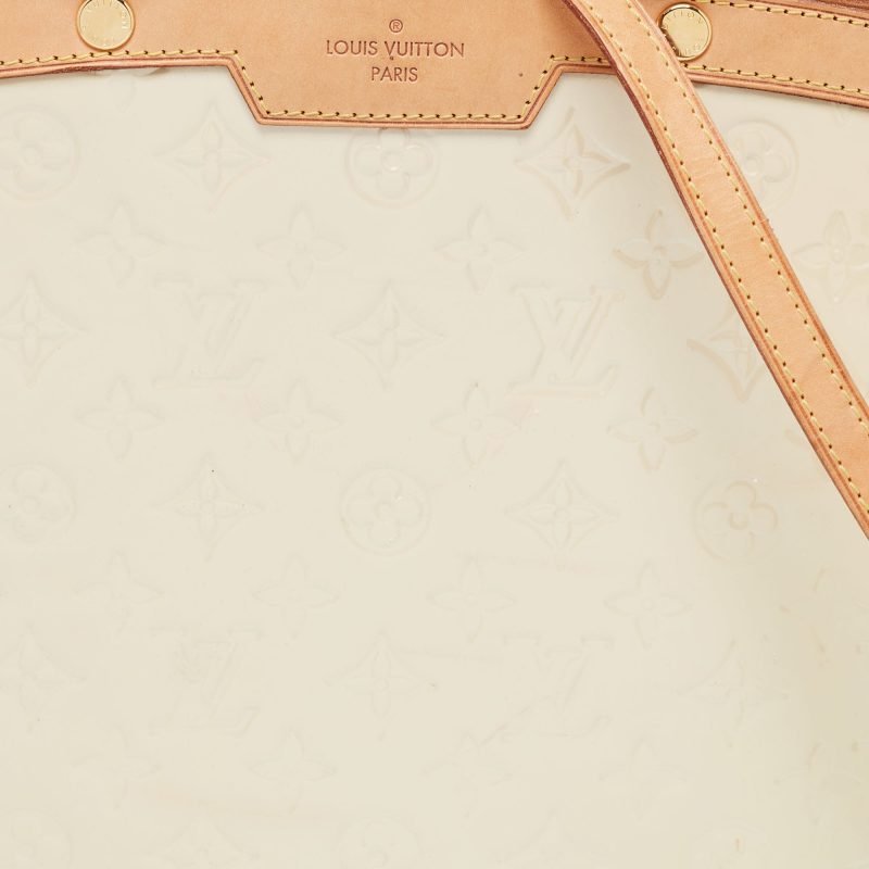 Louis Vuitton Blanc Corail Monogram Vernis Brea GM Bag - Logoexplore - Image 5