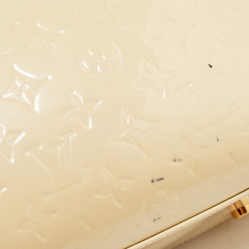 LOUIS VUITTON Blanc Corail Monogram Vernis Brea GM Bag - Logoexplore - Image 5