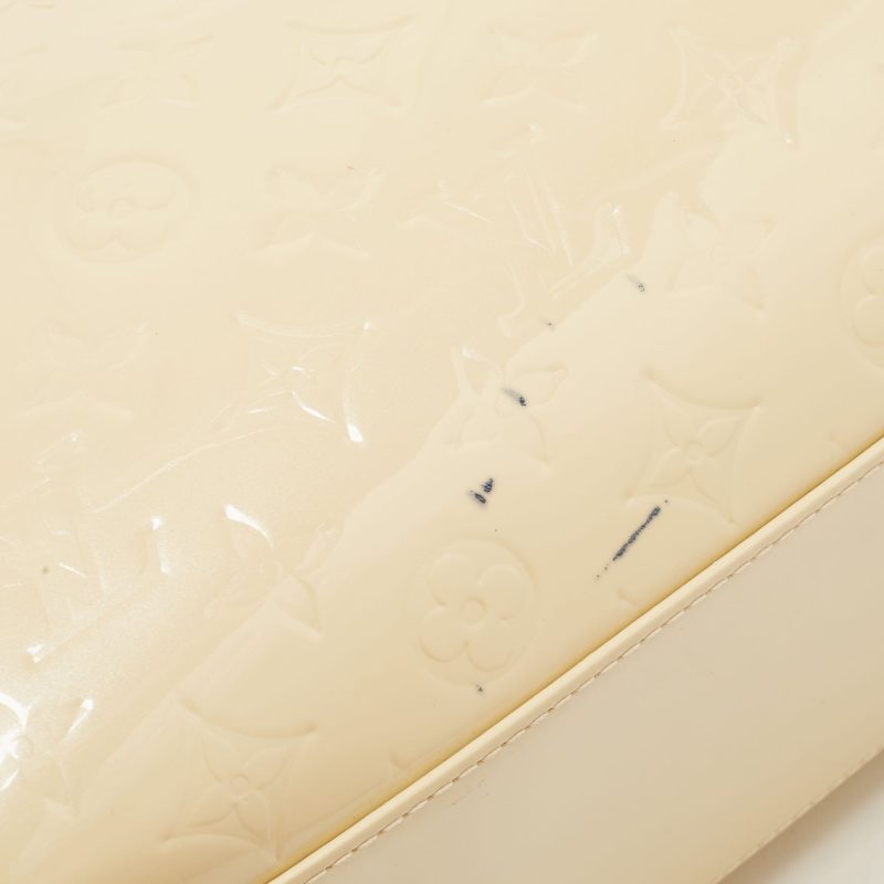 LOUIS VUITTON Blanc Corail Monogram Vernis Brea GM Bag - Logoexplore - Image 6