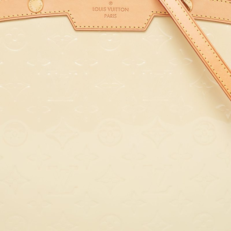 LOUIS VUITTON Blanc Corail Monogram Vernis Brea GM Bag - Logoexplore - Image 7