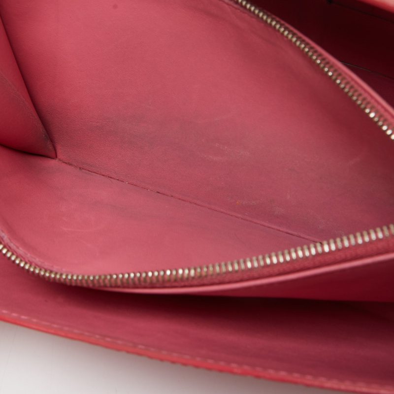 LOUIS VUITTON Framboise Monogram Vernis Sarah Wallet - Logoexplore - Image 3