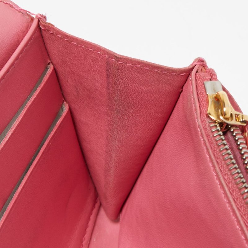 LOUIS VUITTON Framboise Monogram Vernis Sarah Wallet - Logoexplore - Image 4