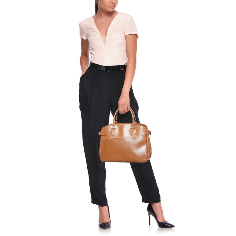 LOUIS VUITTON Cannelle Epi Leather Passy PM Bag - Logoexplore - Image 2