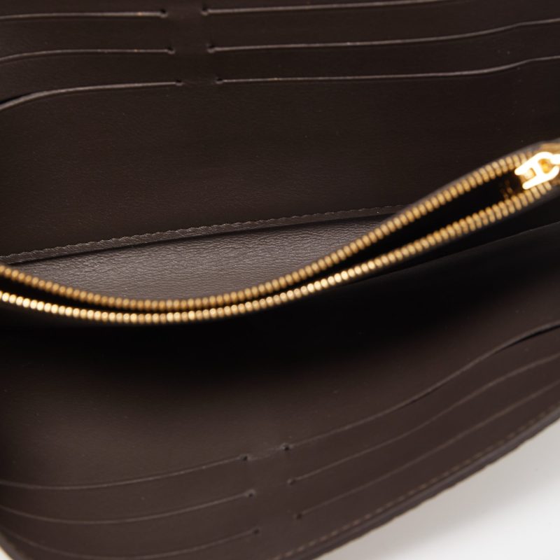 LOUIS VUITTON Galet Taurillion Leather Capucines Wallet - Logoexplore - Image 2